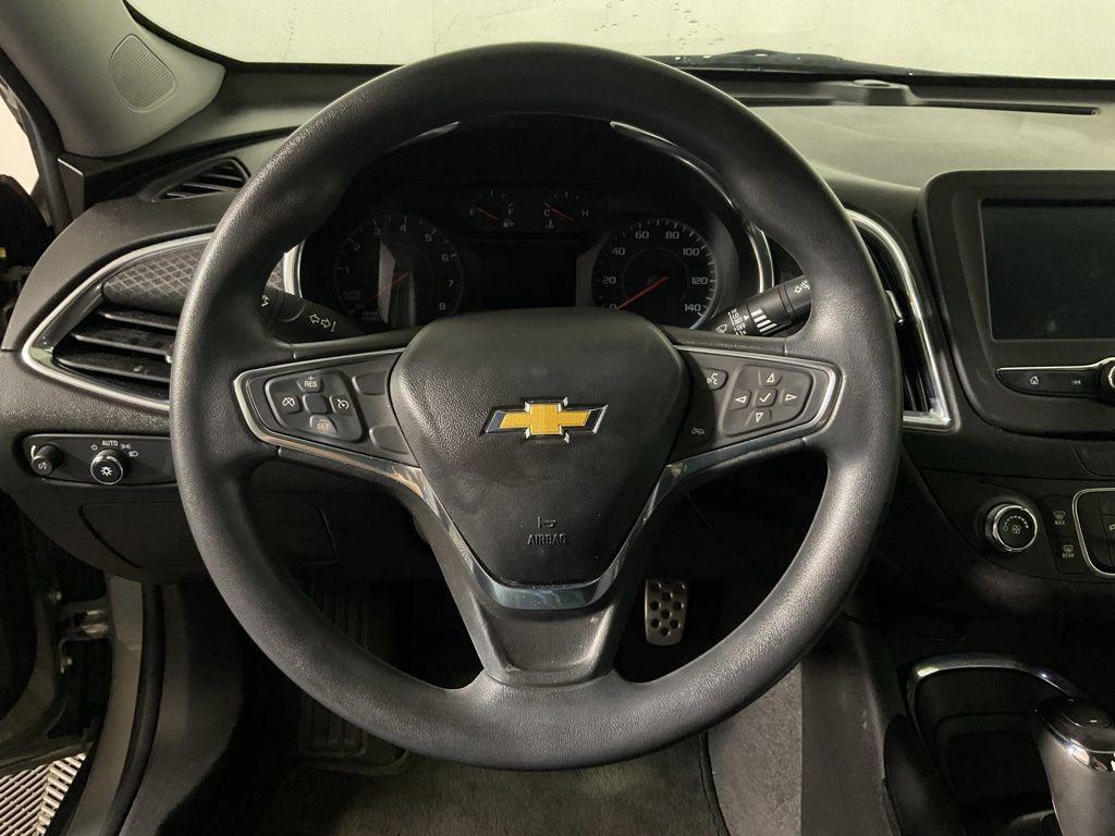 Used 2017 Chevrolet Malibu LT FWD image 23