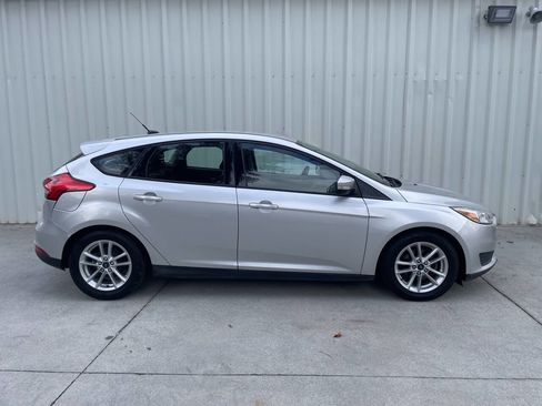 Used 2016 Ford Focus SE image 2