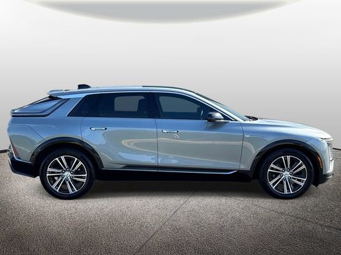 Used 2024 Cadillac Lyriq Luxury AWD/4WD image 4