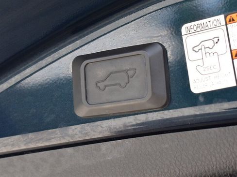 Used 2018 Toyota RAV4 XLE AWD/4WD image 32