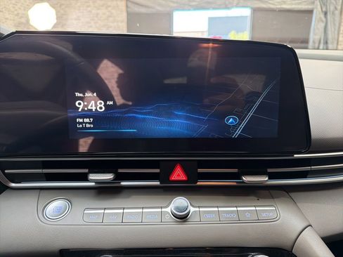 Used 2025 Hyundai Elantra SEL FWD image 19