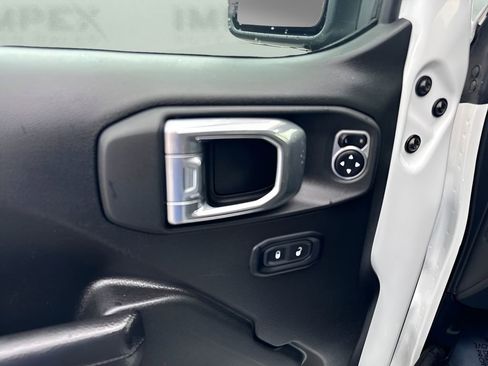 Used 2025 Jeep Wrangler Unlimited Sport AWD/4WD image 24