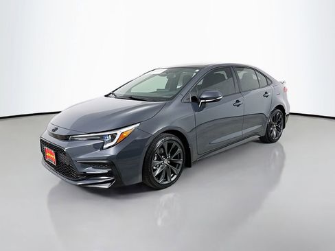 Certified 2025 Toyota Corolla SE FWD image 3