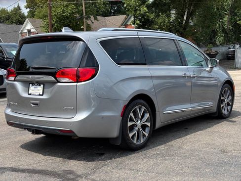 Used 2017 Chrysler Pacifica Limited FWD image 8