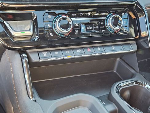 Used 2025 GMC Sierra 2500 AT4 image 26