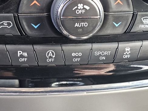 Used 2019 Jeep Grand Cherokee Limited AWD/4WD image 9