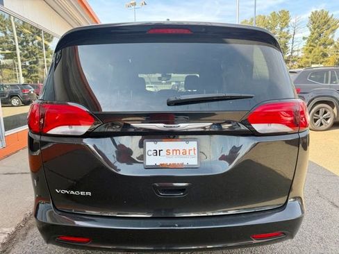 Used 2023 Chrysler Voyager LX FWD image 6