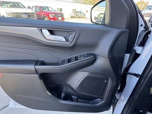 New 2026 Ford Escape SE FWD image 9