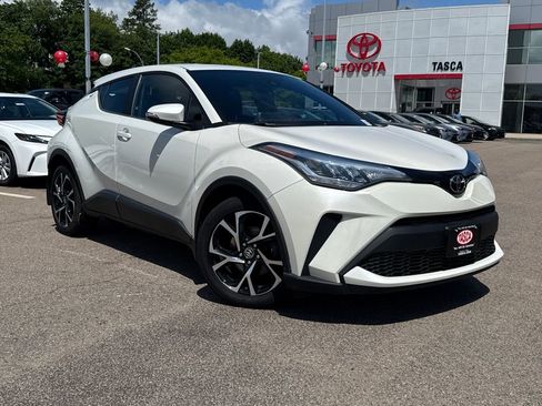 Used 2020 Toyota C-HR XLE FWD image 1