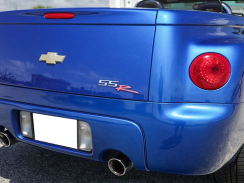 Used 2006 Chevrolet SSR w/ Preferred Equipment Group RWD image 74