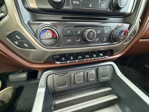 Used 2016 Chevrolet Silverado 2500 High Country w/ Duramax Plus Package AWD/4WD image 21