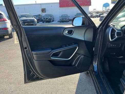 Certified 2025 Kia Soul LX w/ LX Technology Package image 18