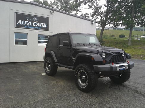 Used 2010 Jeep Wrangler Sahara AWD/4WD image 3
