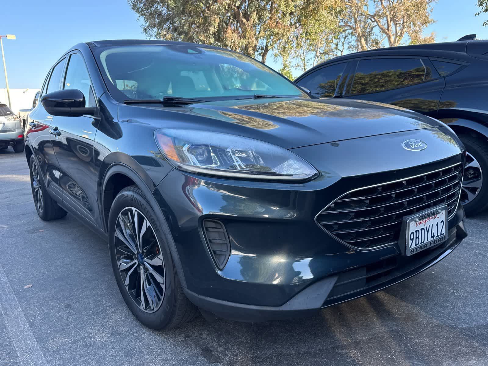 Certified 2022 Ford Escape SE w/ SE Sport Appearance Package FWD image 3