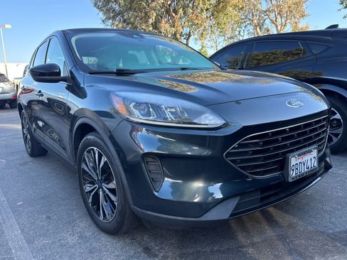 Certified 2022 Ford Escape SE w/ SE Sport Appearance Package FWD image 3