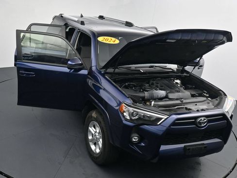 Used 2024 Toyota 4Runner SR5 AWD/4WD image 39
