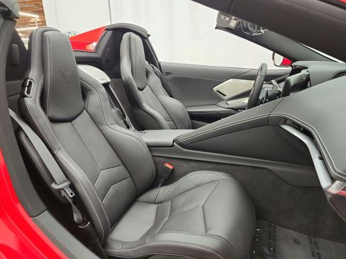 Used 2022 Chevrolet Corvette Stingray Preferred Conv w/ Z51 Performance Package RWD image 17
