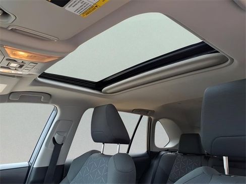 Used 2020 Toyota RAV4 XLE image 17