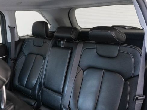 Used 2023 Jeep Grand Cherokee Limited AWD/4WD image 19