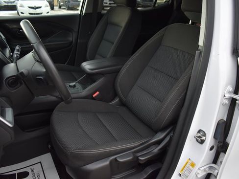 Used 2024 GMC Terrain SLE image 16