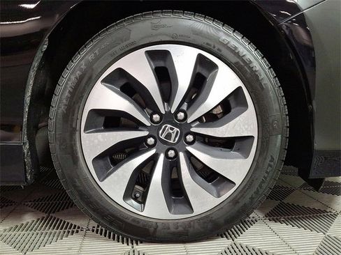 Used 2017 Honda Accord Touring image 11