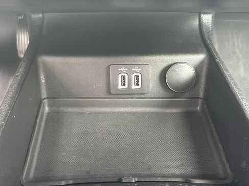 Used 2019 Ford Fusion SE FWD image 20