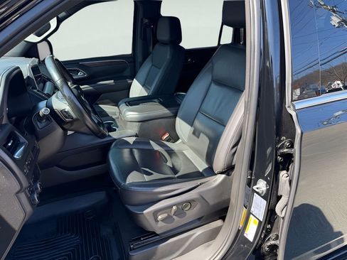 Used 2023 Chevrolet Suburban LT image 18