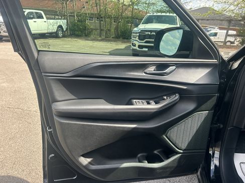 Used 2025 Jeep Grand Cherokee L Laredo image 20