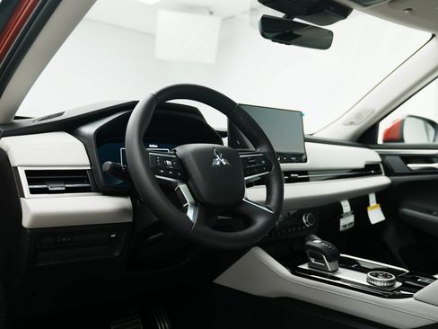 New 2025 Mitsubishi Outlander SEL image 19