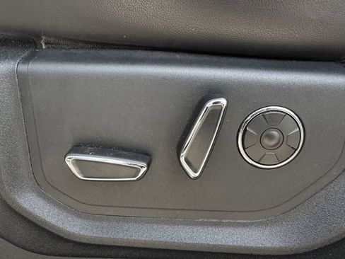 Used 2019 Ford F150 Platinum w/ Equipment Group 701A Luxury AWD/4WD image 28