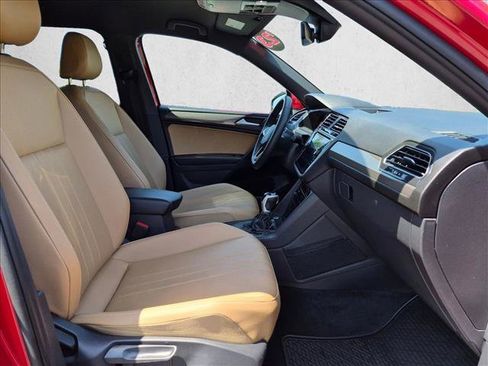 Used 2023 Volkswagen Tiguan SE FWD image 19
