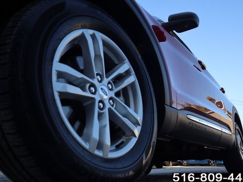 Used 2024 Ford Explorer XLT image 15