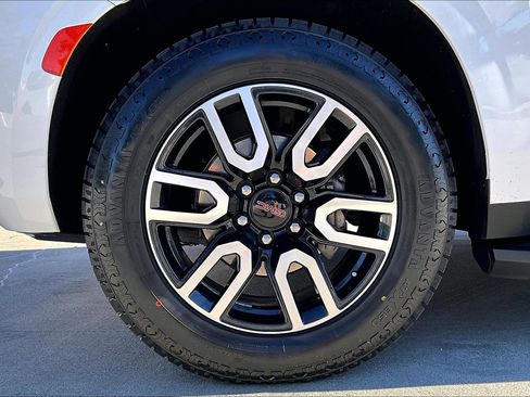 Used 2022 GMC Yukon AT4 image 8