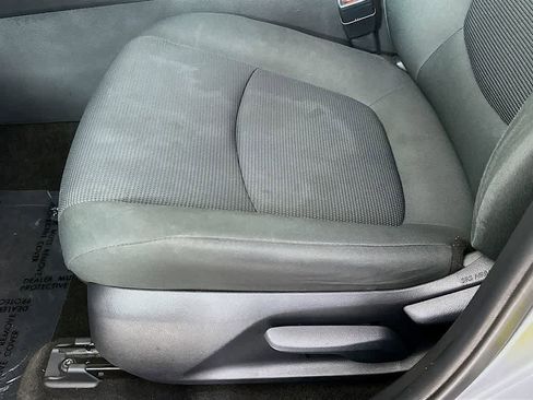 Used 2021 Toyota RAV4 LE image 28