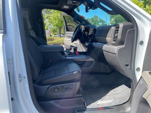 Used 2025 Chevrolet Silverado 1500 ZR2 w/ Technology Package AWD/4WD image 59