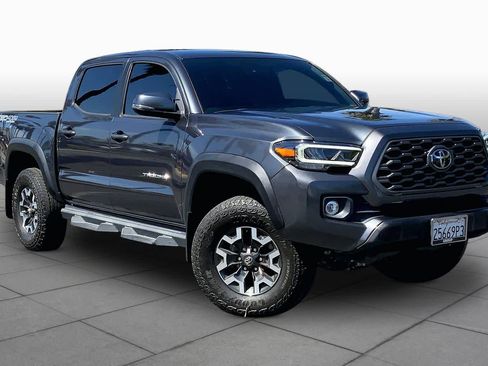 Used 2022 Toyota Tacoma TRD Off-Road w/ TRD Premium Off Road Package image 2