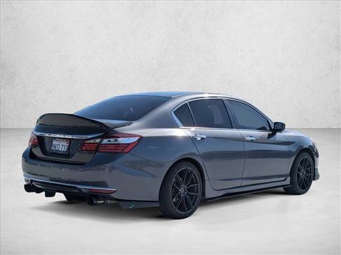 Used 2017 Honda Accord Sport image 5