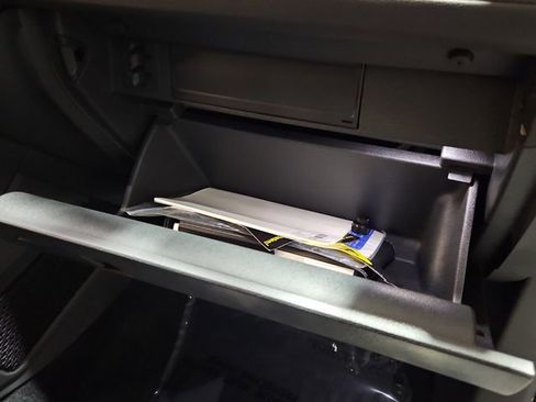 Used 2022 Volkswagen Tiguan SE image 20