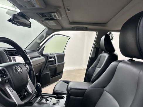 Used 2022 Toyota 4Runner SR5 Premium w/ Moonroof Package AWD/4WD image 32