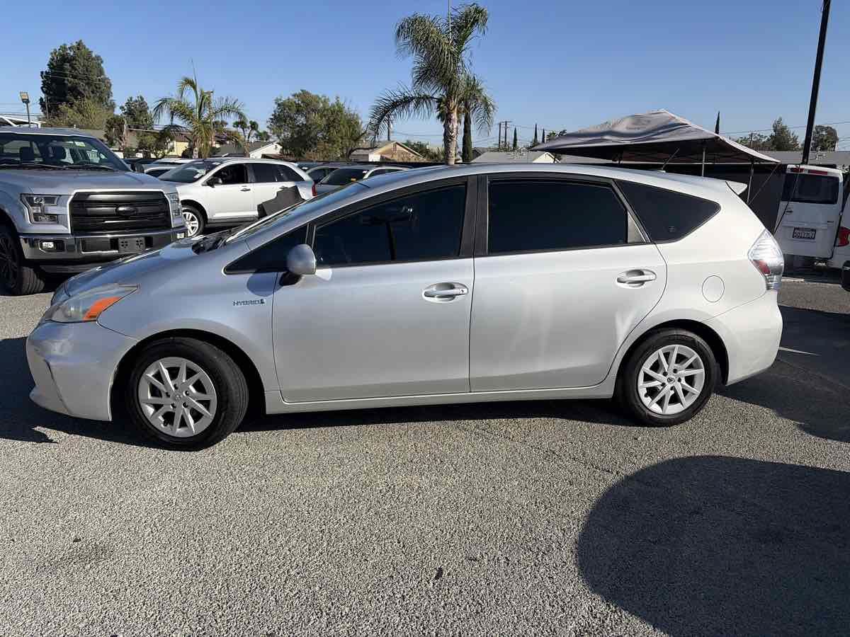 Used 2012 Toyota Prius V Three FWD image 2