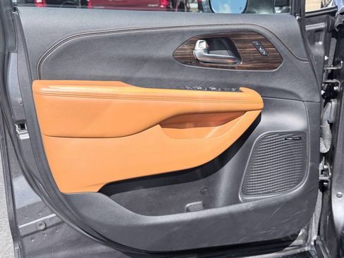 Used 2022 Chrysler Pacifica Pinnacle image 36