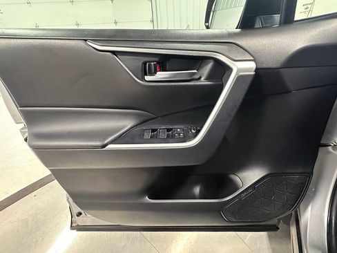 Used 2025 Toyota RAV4 XLE AWD/4WD image 19