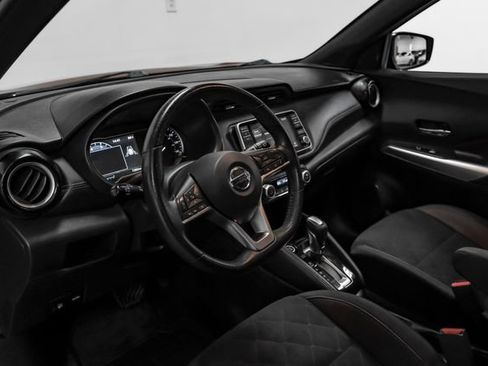 Used 2020 Nissan Kicks SR w/ Exterior Package FWD image 3