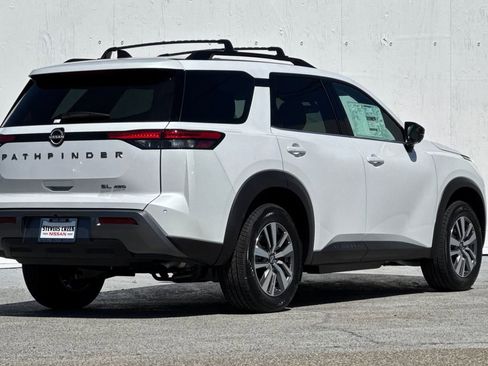 New 2026 Nissan Pathfinder SL image 4