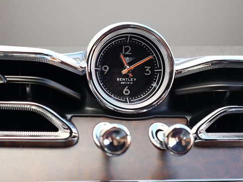 New 2025 Bentley Bentayga image 28