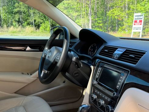 Used 2014 Volkswagen Passat TDI SEL Premium image 24