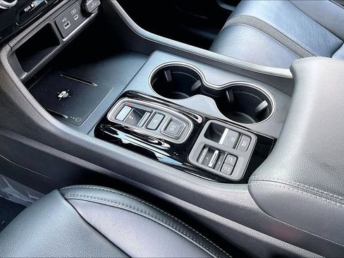 Used 2025 Honda Pilot Touring image 13