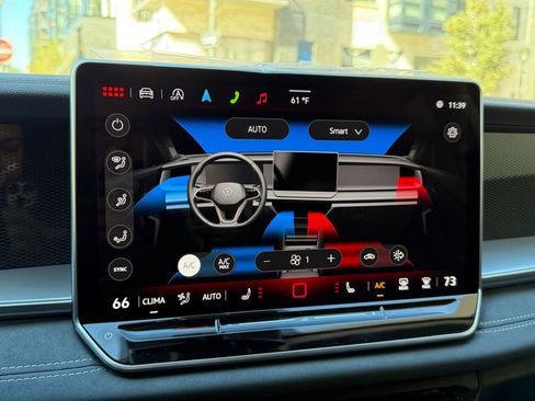 New 2025 Volkswagen Tiguan SE image 17