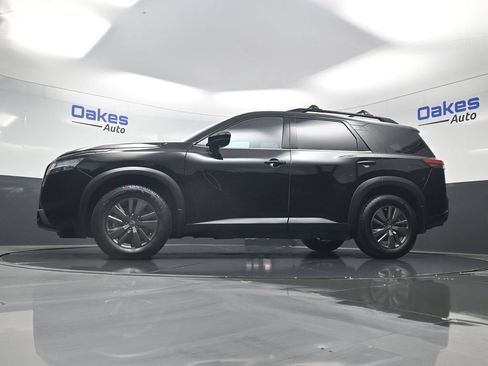 Used 2022 Nissan Pathfinder SV w/ SV Black Package FWD image 41