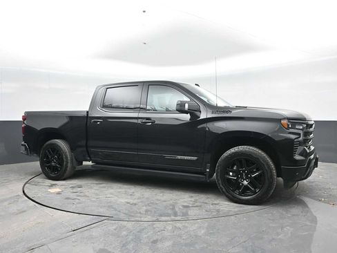 Used 2025 Chevrolet Silverado 1500 High Country w/ Midnight Edition AWD/4WD image 7
